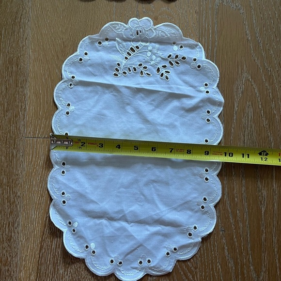Elegant White Lace Placemats - Picture 8 of 11